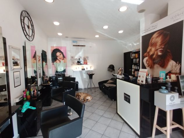 Cedesi Avviato Salone Parrucchiere – Roma EUR / Montagnola – Arredo TIGI, Ottima - Foto 2