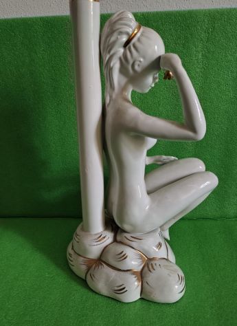 Scultura Lampada Art Dèco in Ceramica Bianca - Nudo di Donna - Foto 5