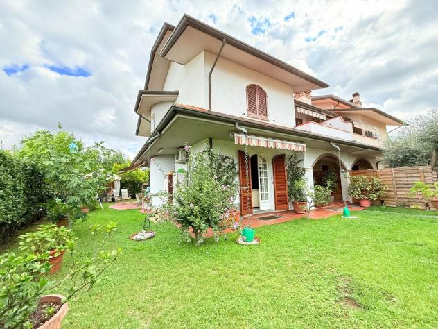 Villetta bifamiliare in vendita a Marina di Massa - Massa 220 mq Rif: 1358873 - Foto 8