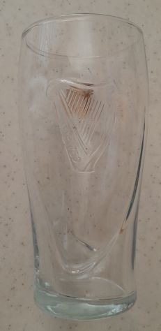 Bicchiere da pinta ufficiale Guinness con l'iconica arpa dorata in rilievo. - Foto 3
