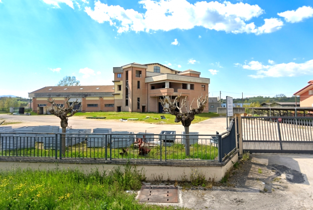 Locale commerciale in affitto a Ripi