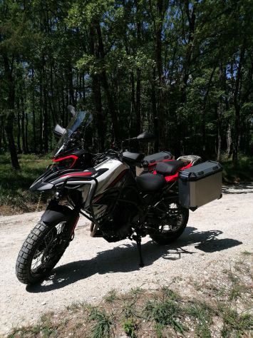 Benelli TRK 702 X – Luglio 2025 – 9.300 km – Tris valigie alluminio + MIVV + acc - Foto 6