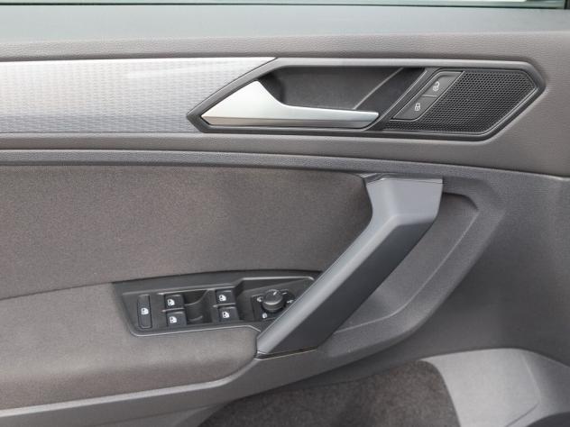 Volkswagen Tiguan 1.5 TSI LIFE NAVI LED ACC PACCHETTO INVERNALE - Foto 9