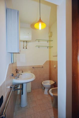 Bivano Elegante Ristrutturato Accessoriato Arredato di tutto - Foto 9