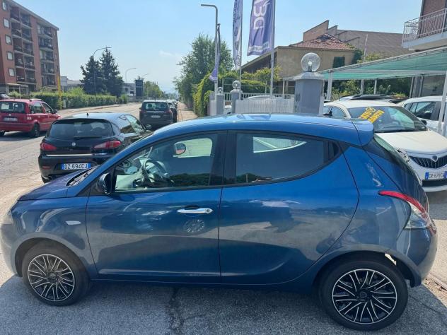 Lancia Ypsilon 1.0 FireFly 70cv S&S Hybrid GOLD - Foto 2