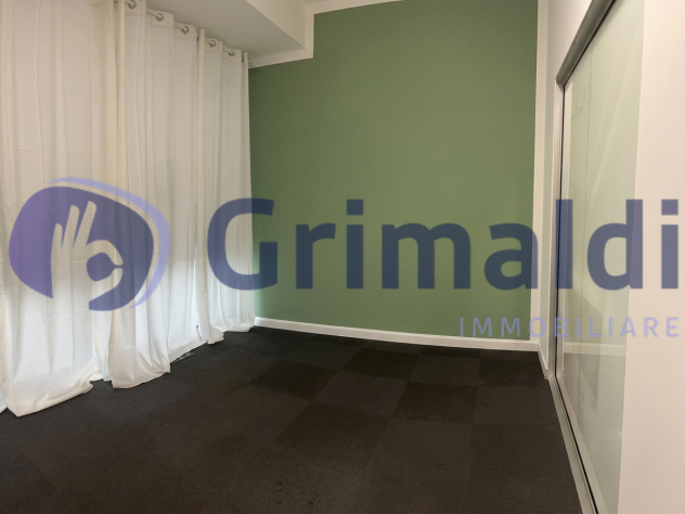 Oltre 3 vetrine in affitto a Lecce - Foto 9