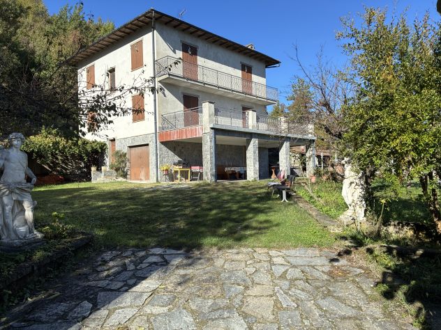 Alessandria ( Gavi ).Soluzione abitativa bifamiliare.