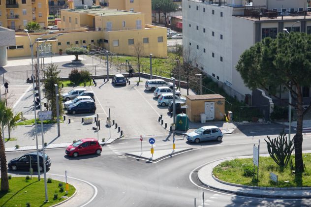 Locale pronto con parcheggio - Foto 7