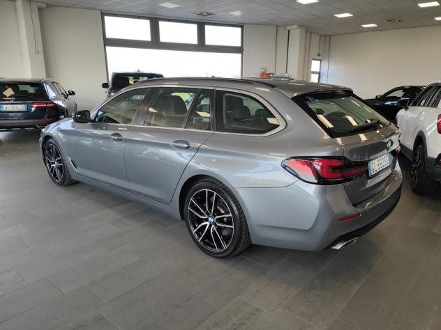 BMW Serie 5 520d 48V Touring Pelle Navi Fari LED Cerchi 19” - Foto 9