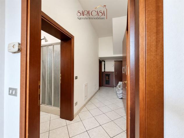 Casa bifamiliare con ampi servizi e corte esclusiva - Foto 18