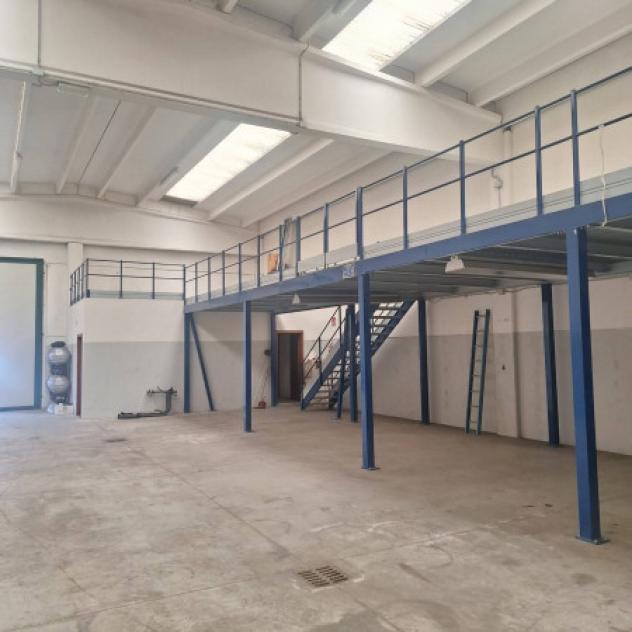 Immobile di 315 m² con 1 locale in affitto a Castelnuovo Rangone - Foto 7