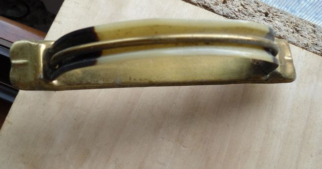 ANTICA MANIGLIA IN BACHELITE PIASTRINA IN OTTONE VITI FERRO PER MOBILE - - Foto 4