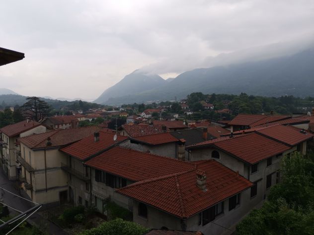 Azzio - ampia porzione di casa con box - Foto 3