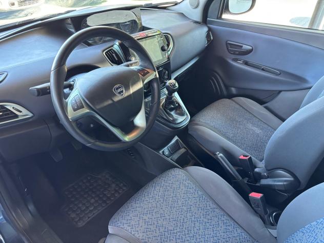 Lancia Ypsilon 1.0 FireFly 5 porte S&S Hybrid Alberta Ferretti - Foto 9