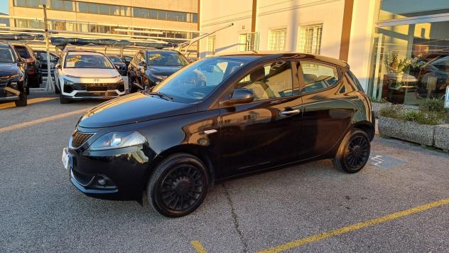 Lancia Ypsilon 1.0 FireFly 5 porte S&S Hybrid Silver - Foto 2