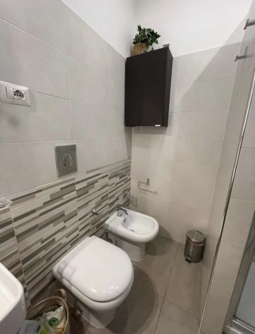 RE DI ROMA BILOCALE ARREDATO CON TERRAZZO PRIVATO SPESE INCLUSE - Foto 5