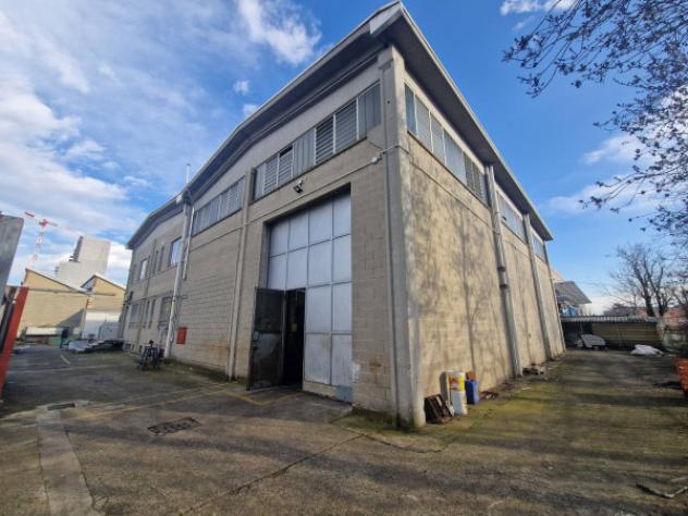 Immobile di 2400 m² con più di 5 locali in vendita a Pero - Foto 3