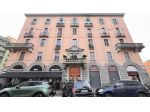 Stanza singola in trilocale con balcone, cantina e giardino