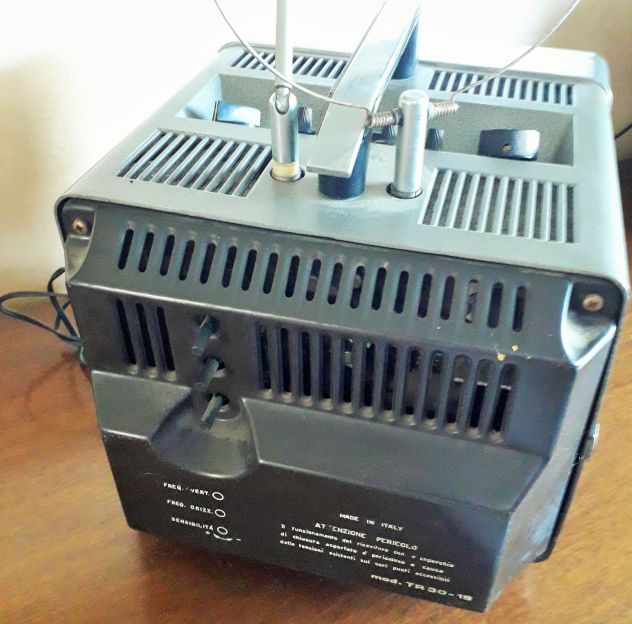 Televisore portatile bianco e nero anni '60 DERMOND mod.TR 30-18 made in Italy , - Foto 2