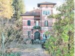 Villa in Vendita in Via Gazza a Castronno