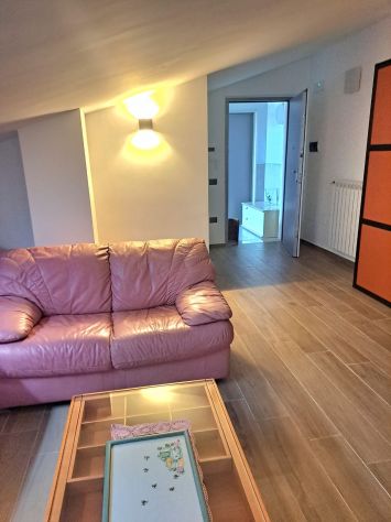 Appartamento mansardato di nuova costruzione con vista mare - Foto 2