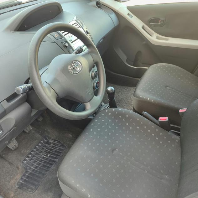 Toyota Yaris 1.0 5p - Foto 9
