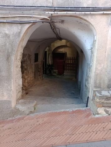 VENDESI A VILLA VIANI ALLOGGIO DI TRE VANI CON CANTINA DA RISISTEMARE - Foto 7