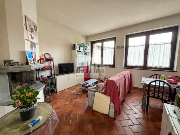 Trilocale ristrutturato con posti auto coperto - Foto 2