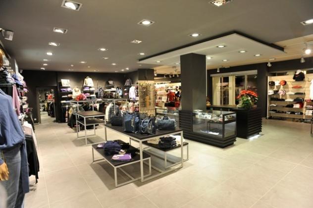 Locale commerciale in affitto a Lucca