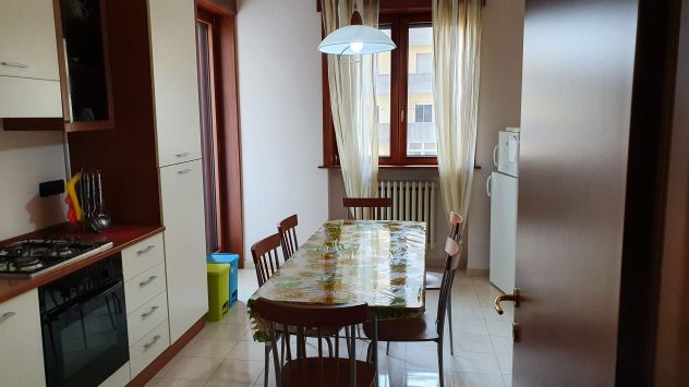 3 camere per studentesse (Zona Obelisco/Porta Napoli)