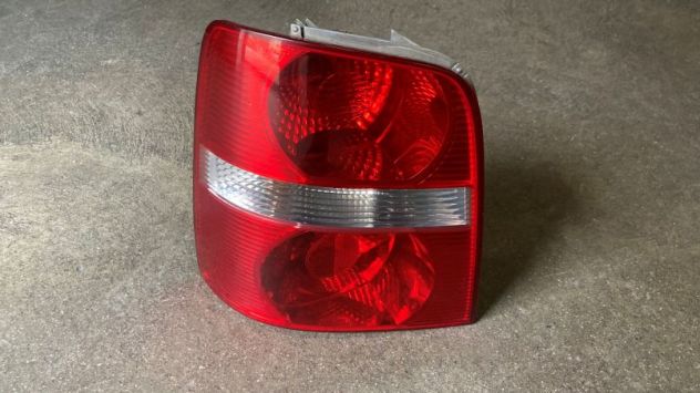 Fanali posteriori Volkswagen Touran del 2005 - Foto 2