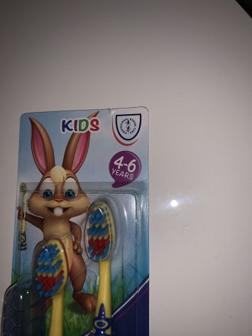 UNA CONFEZIONE SIGILLATA DA 2 SPAZZOLINI PER BAMBINI DA 4 A 6 ANNI CON IMPUGNATU - Foto 6
