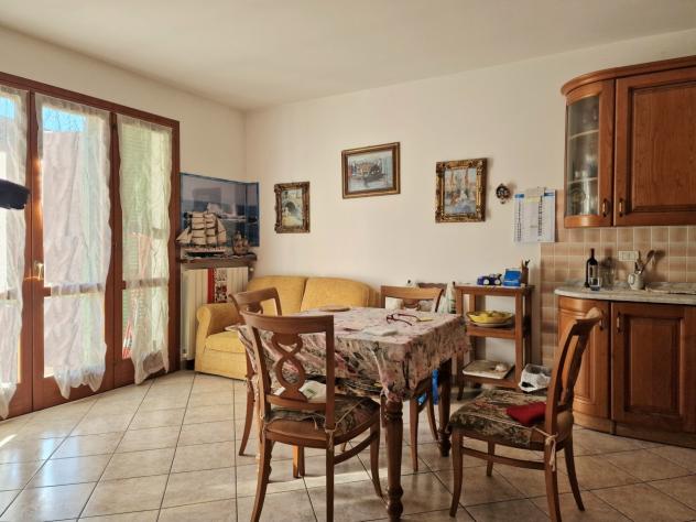 MARINA DI MASSA, centro e a pochi passi dal mare, appartamento posto al piano primo di un piccolo e recente fabbricato, si compone internamente di lum - Foto 2