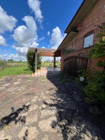 casa indipendente in vendita a Luni