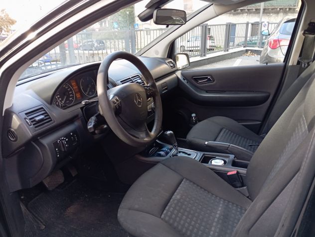 vendesi CLASSE A 2012 CAMBIO AUTOMATICO - Foto 3