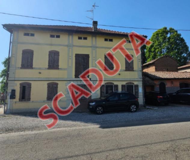 Immobile in asta di 445 m², box auto in vendita a Correggio