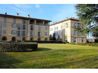 IN LOCAZIONE... Appartamento con ascensore di 3 locali con doppi servizi, c …
