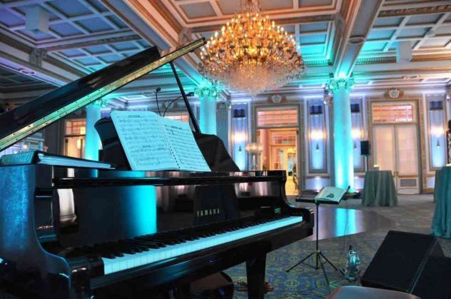 Pianista professionista a Novara