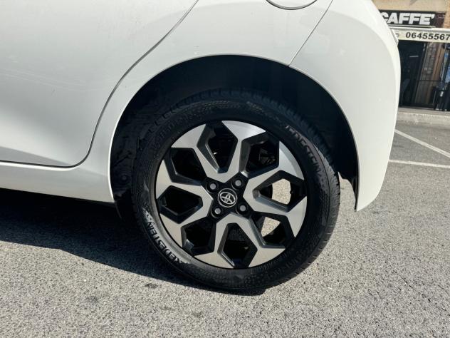 Toyota Aygo 1.0 VVT-i 72 CV 5 porte x-play MMT LED CAR PLAY PDC BLUETOOTH CERCHI 16 KAMERA NAVI PDC - Foto 7
