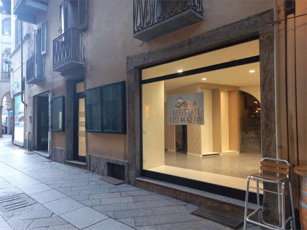 A000287 - NEGOZIO IN VIA BRIONA