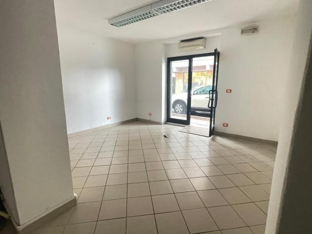 1 Vetrina in affitto a Massa
