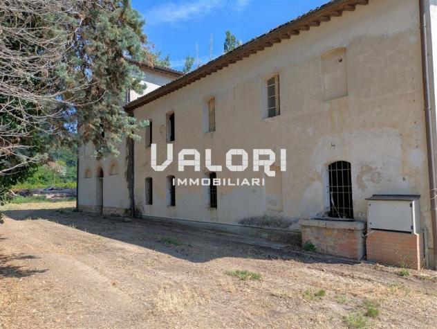 SPLENDIDO CASALE CON CARATTERE PRETTAMENTE COLONICO IN POSIZIONE PRESTIGIOSA - Foto 4