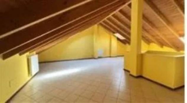 Immobile in asta di 117 m², box auto in vendita a Oleggio - Foto 2