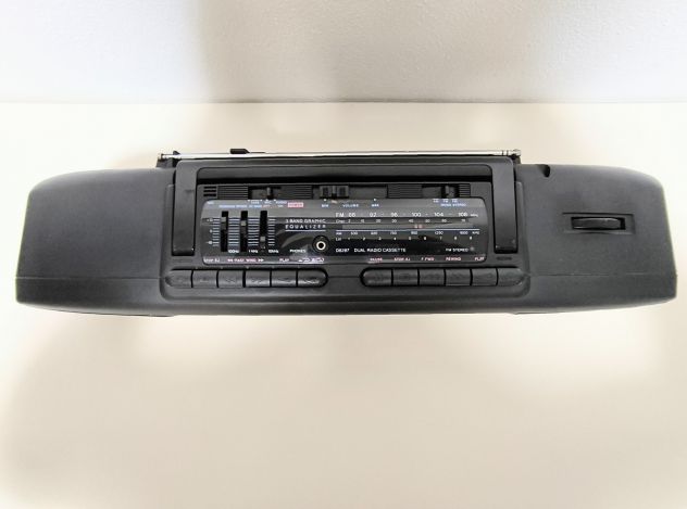 Radio stereo con doppio lettore di audiocassette