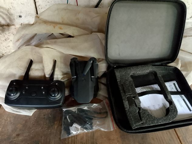 per principianti vendo Drone pieghevole custodia rig eliche di ricambio. - Foto 2