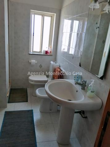 Appartamento su due livelli a pochi passi dal mare – Completamente arredato - Foto 11