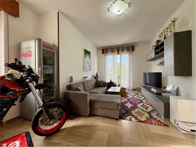 V005490 - AMPIO TRILOCALE CON TERRAZZO ANGOLARE E GARAGE - Foto 12