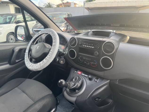 Peugeot Partner BlueHDi 100 L2 Furgone Premium con Porta laterale - Foto 9