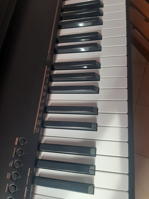 Pianoforte digitale Casio con tasti pesati. - Foto 3