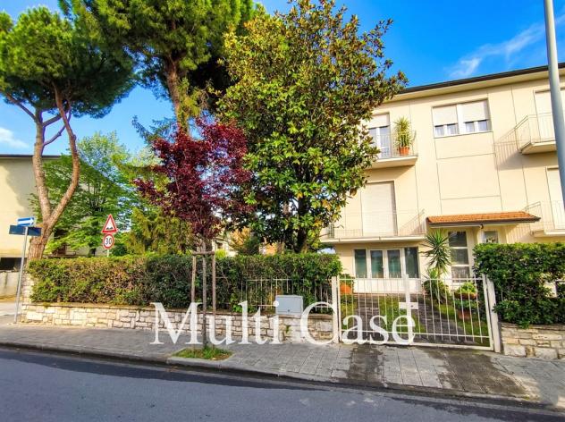 PORZIONE DI VILLA CON GIARDINO A 350 METRI DAL MARE – INDIPENDENZA, SPAZI E POTENZIALE
